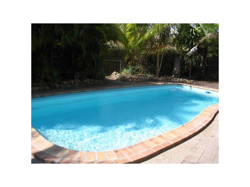 Bushland Beach QLD 4818