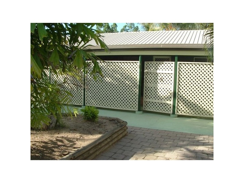 Bushland Beach QLD 4818