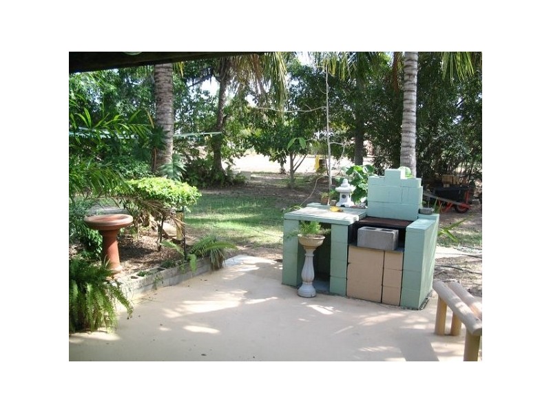 Bushland Beach QLD 4818