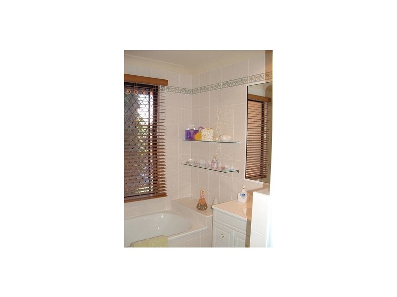 Bushland Beach QLD 4818