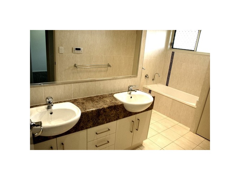 54 James Street, Gracemere QLD 4702