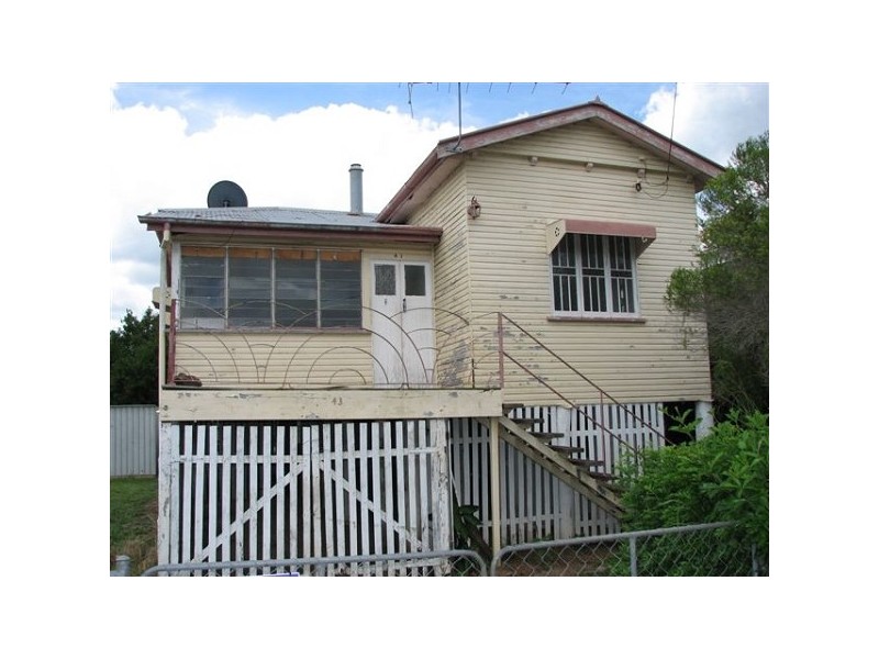 43 Dee Street, Mount Morgan QLD 4714