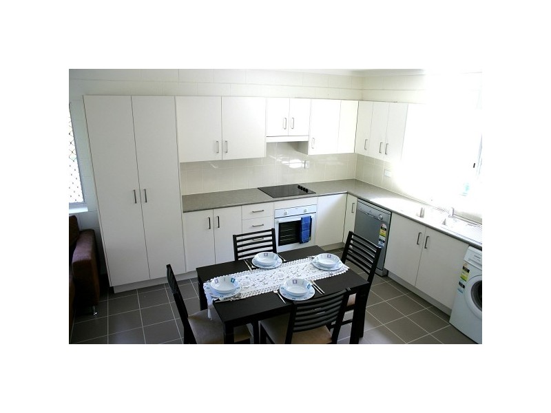 2 – 73 Livingstone Street, Berserker QLD 4701