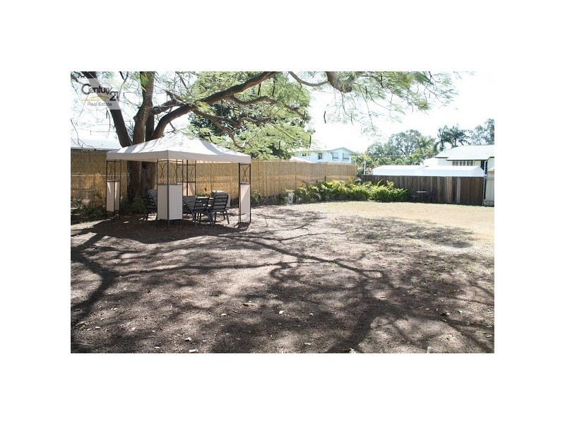 17 Dean Street, Berserker QLD 4701