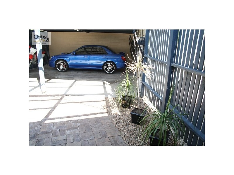 8 Rutherford Street, Kawana QLD 4701