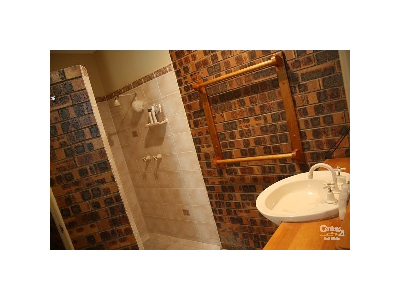 33 Rhys Avenue, The Caves QLD 4702