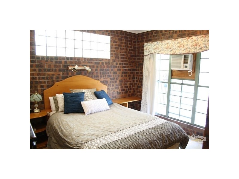 33 Rhys Avenue, The Caves QLD 4702