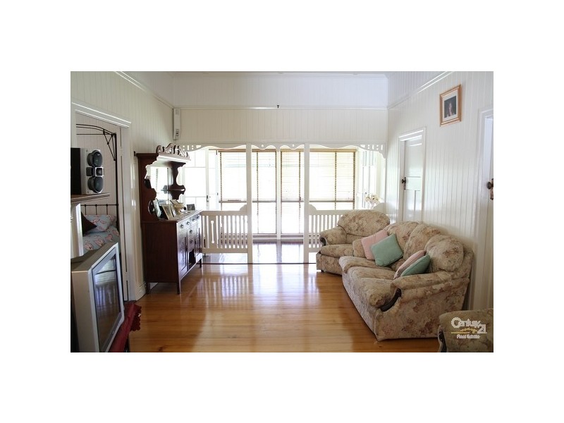 4 Bourke Street, Park Avenue QLD 4701