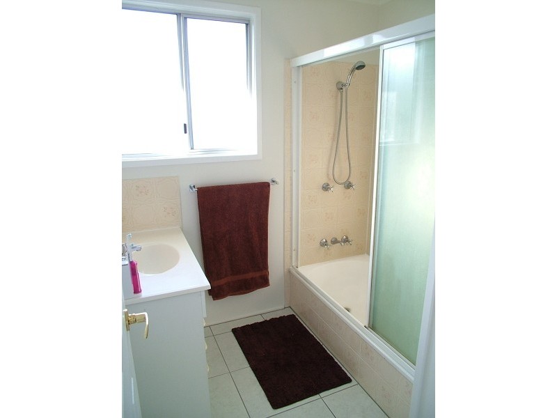 4 Buntain Street, Kawana QLD 4701