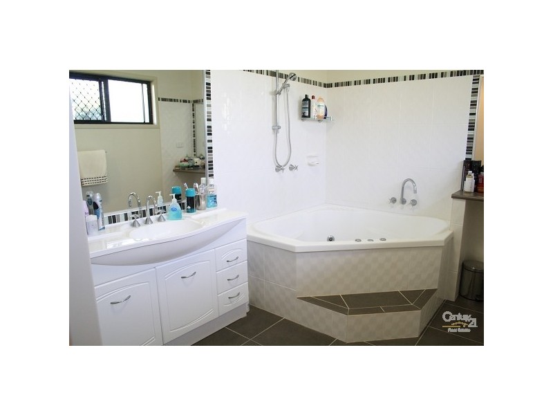 33 Sondra Lena Drive, Glenlee QLD 4711