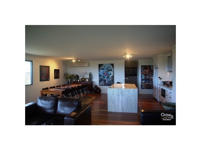 8 Macaulay Way, Pacific Heights QLD 4703