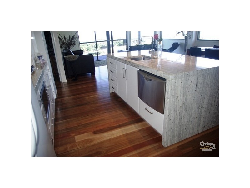 8 Macaulay Way, Pacific Heights QLD 4703