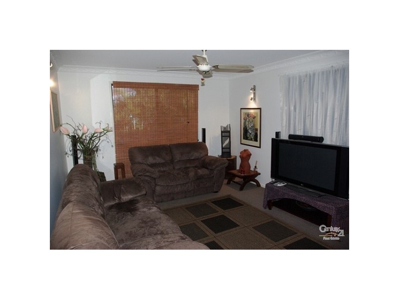 8 Macaulay Way, Pacific Heights QLD 4703