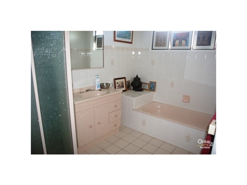 8 Macaulay Way, Pacific Heights QLD 4703