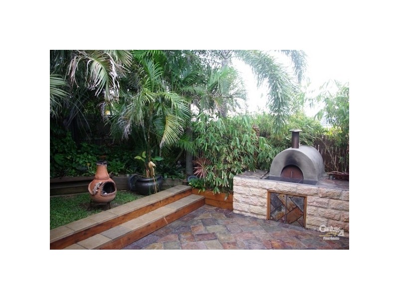 8 Macaulay Way, Pacific Heights QLD 4703