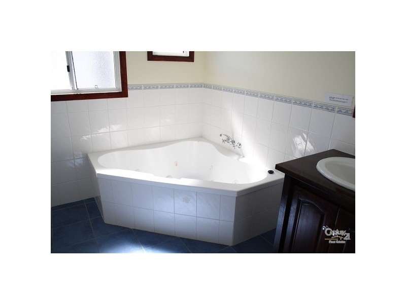 8 Barambah Street, Wandal QLD 4700