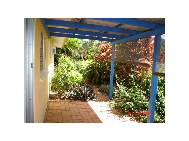 2/81 Upper Richardson St, Whitfield QLD 4870