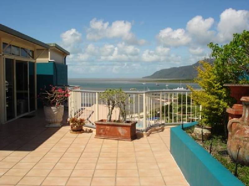 73 Esplanade, Cairns QLD 4870