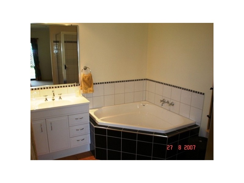 10 Arno Terrace, Bentley Park QLD 4869