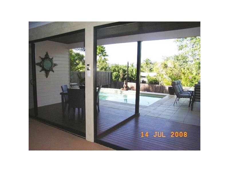 15 Sommerville Crescent, Whitfield QLD 4870