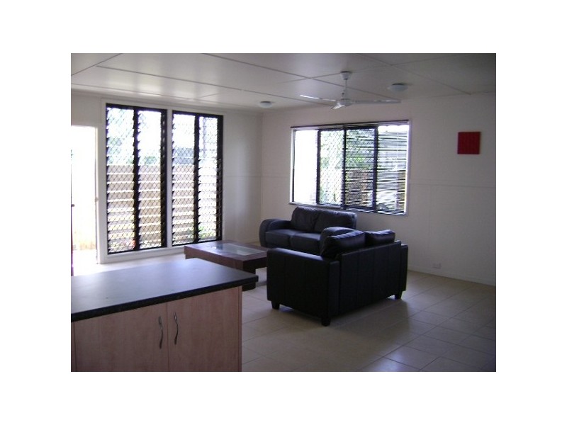 9 Chaplain Avenue, Manunda QLD 4870