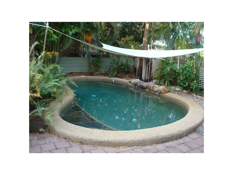 32 Machans Street, Machans Beach QLD 4878