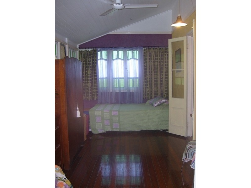 32 Machans Street, Machans Beach QLD 4878