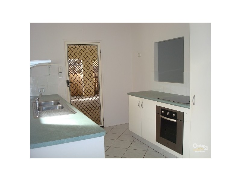 8 Fairley Street, Redlynch QLD 4870