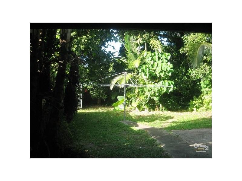 27 Howe St, Cairns North QLD 4870