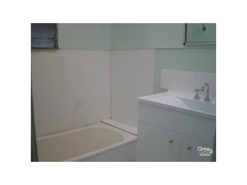 27 Howe St, Cairns North QLD 4870