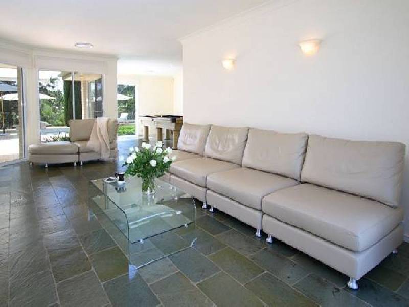 9 Curtis Place, Anstead QLD 4070