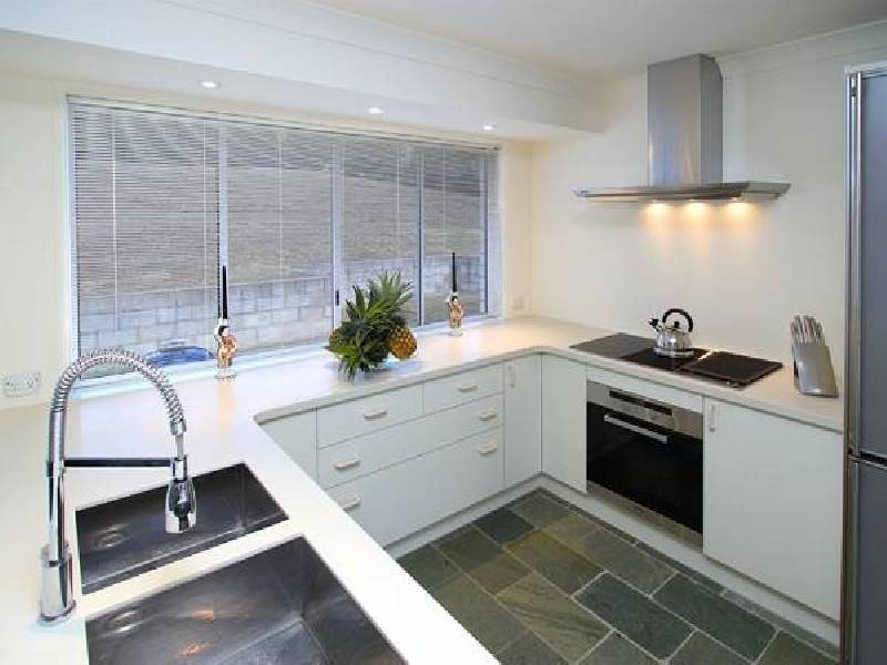 9 Curtis Place, Anstead QLD 4070