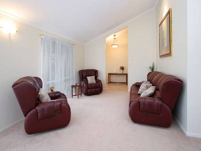 2 Brookvale Close, Kenmore Hills QLD 4069