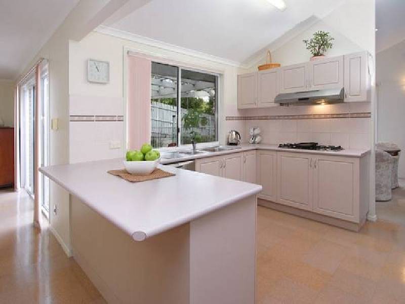 2 Brookvale Close, Kenmore Hills QLD 4069