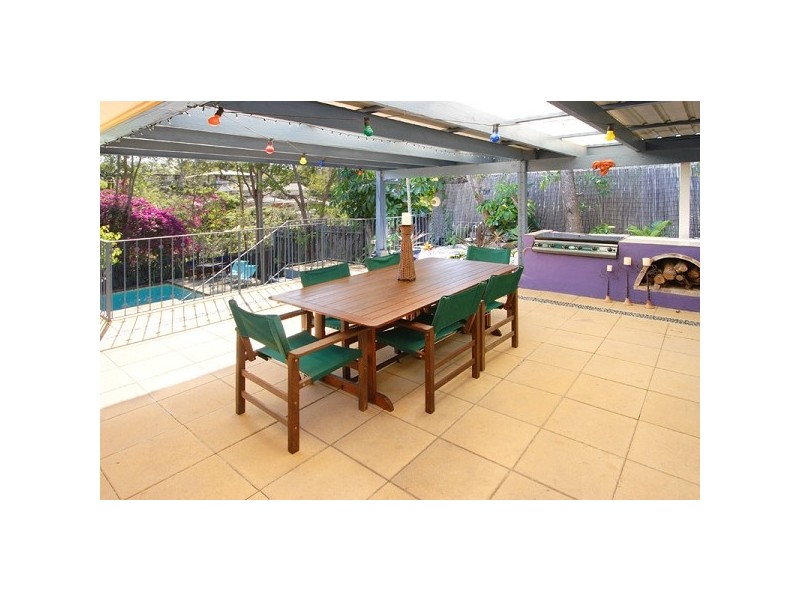 12 Cassandra Street, Chapel Hill QLD 4069