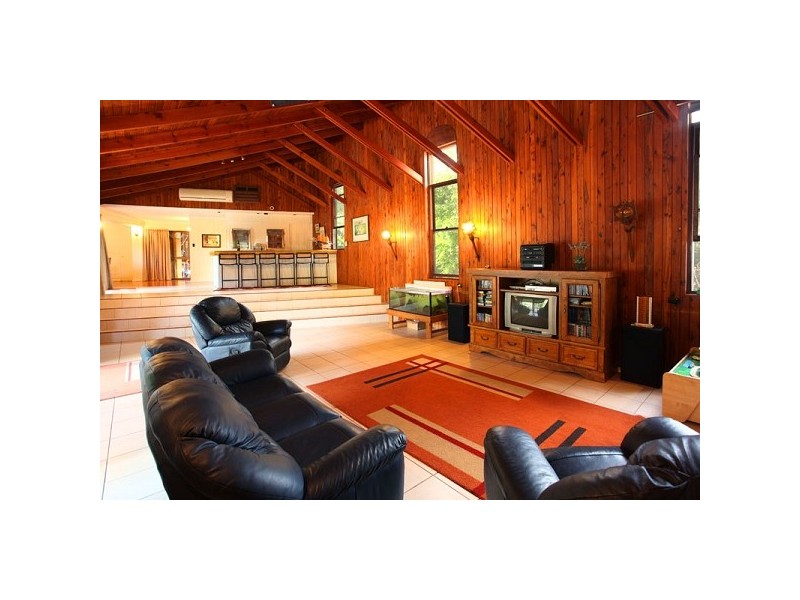 99 Burbong Street, Chapel Hill QLD 4069