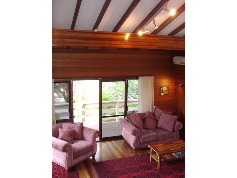 10 Marmindie Street, Chapel Hill QLD 4069