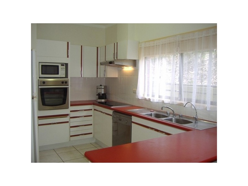 10 Marmindie Street, Chapel Hill QLD 4069