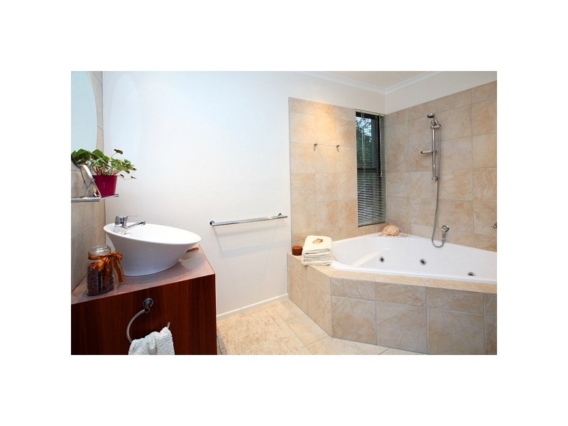 7 Kiriwina Street, Fig Tree Pocket QLD 4069