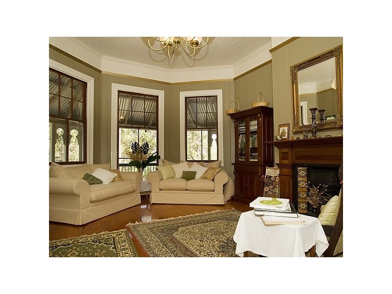 112 Airlie Road, Pullenvale QLD 4069