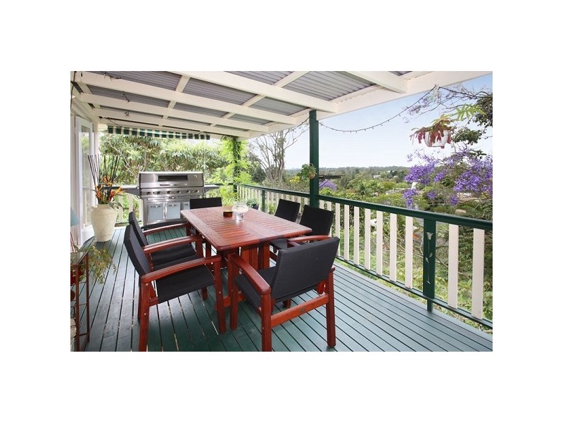 32 Cedarleigh Road, Kenmore QLD 4069