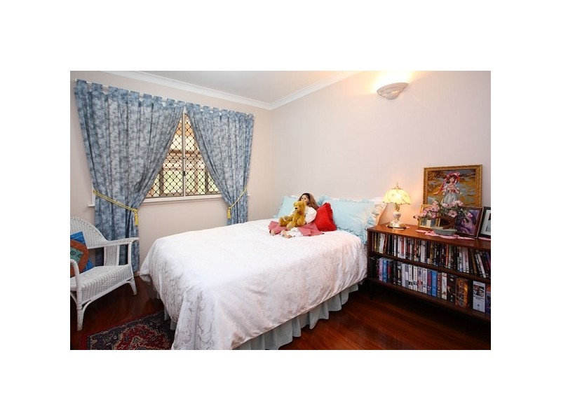 32 Cedarleigh Road, Kenmore QLD 4069
