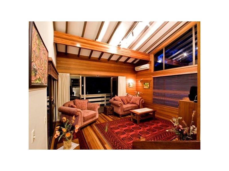 10 Marmindie Street, Chapel Hill QLD 4069