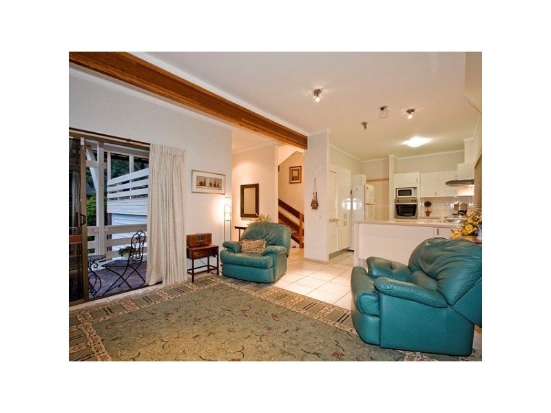 10 Marmindie Street, Chapel Hill QLD 4069