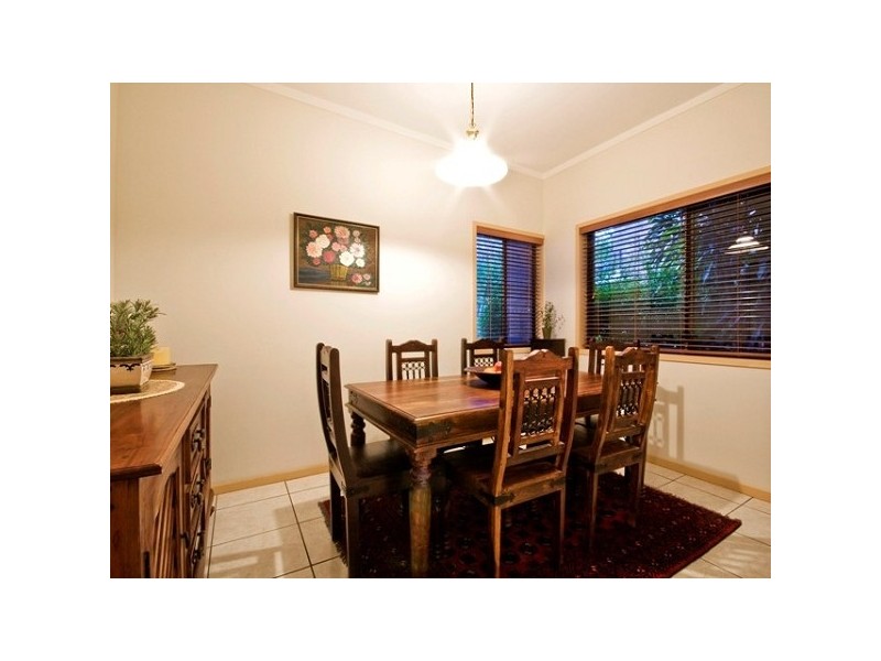 10 Marmindie Street, Chapel Hill QLD 4069