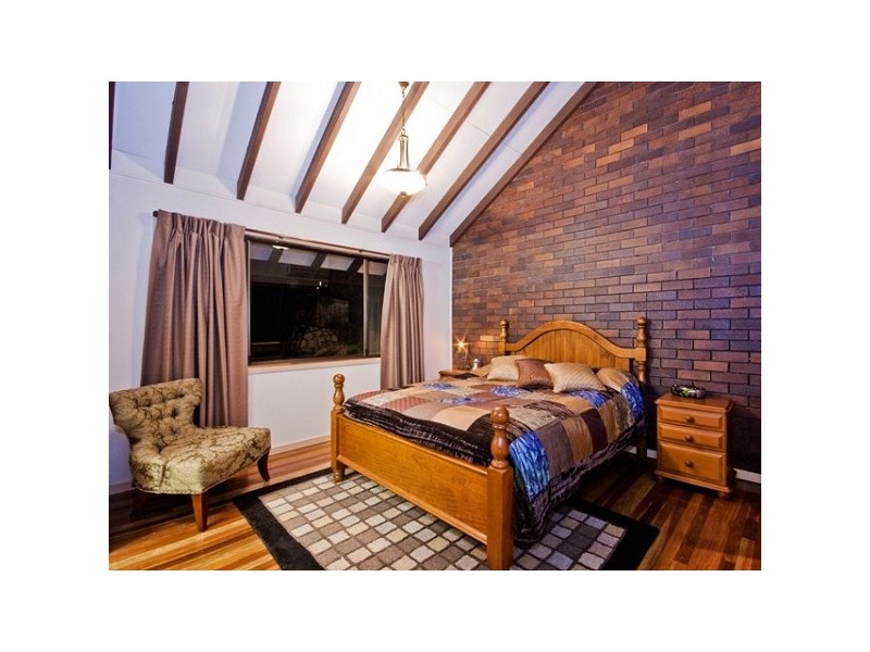 10 Marmindie Street, Chapel Hill QLD 4069