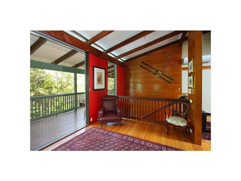 9 Aldergrove Street, Chapel Hill QLD 4069