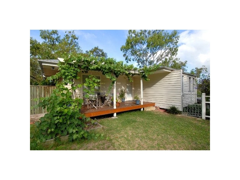 19 Burbong Street, Chapel Hill QLD 4069