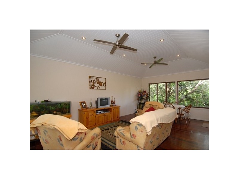 19 Burbong Street, Chapel Hill QLD 4069