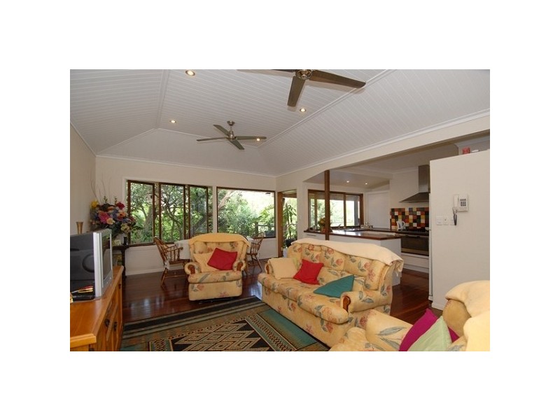 19 Burbong Street, Chapel Hill QLD 4069